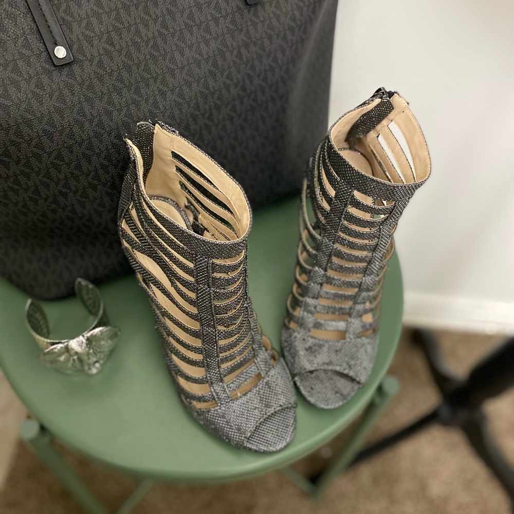 2/$20 Grey heels
